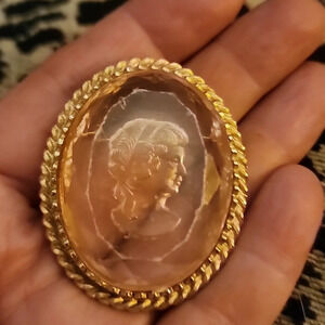 Vintage cameo  intaglio brooch‎